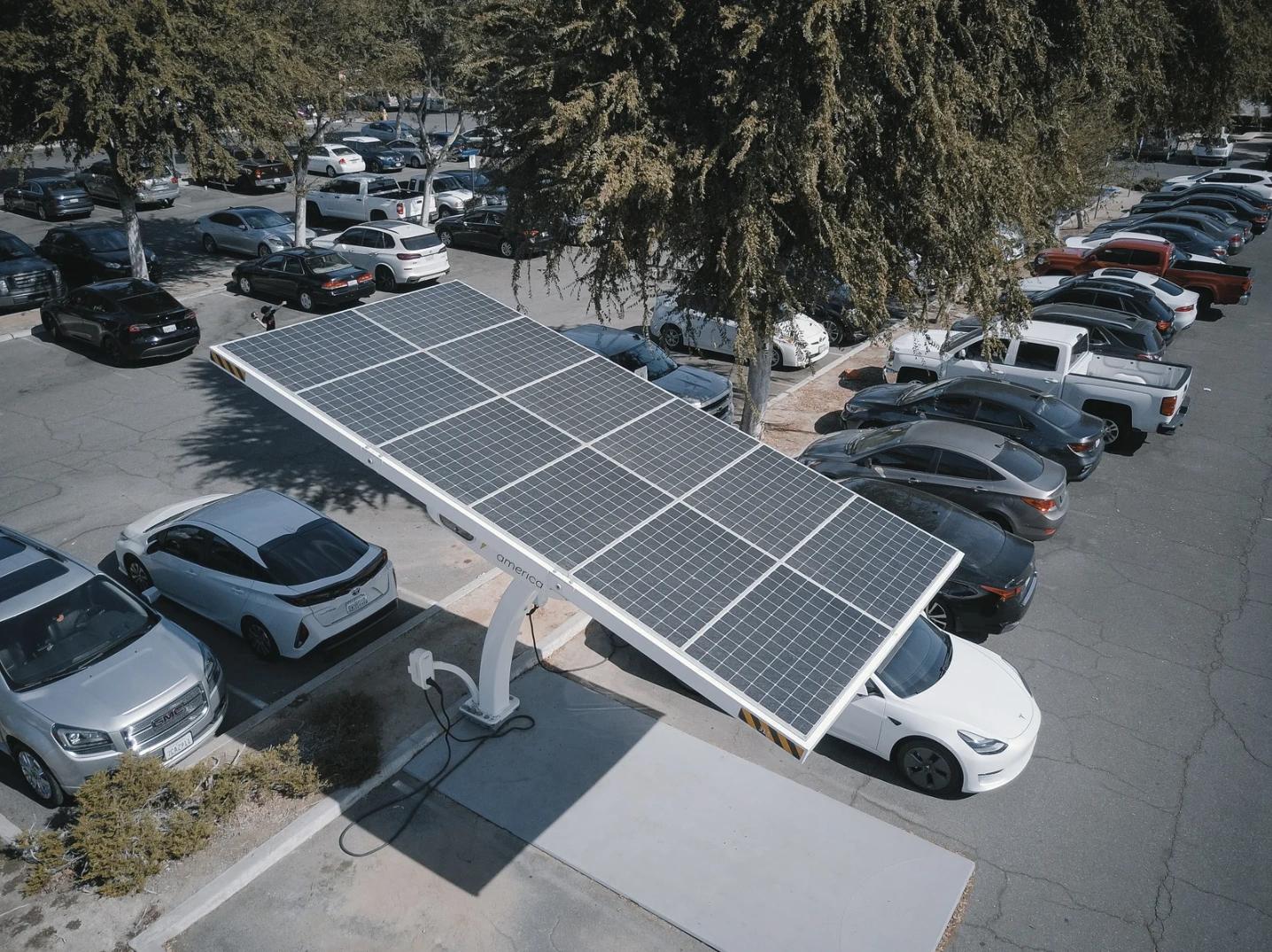 Installation de bornes IRVE photovoltaïques